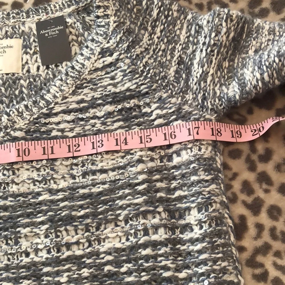 Abercrombie & Fitch V-neck Sequin Sweater Gray Size Small